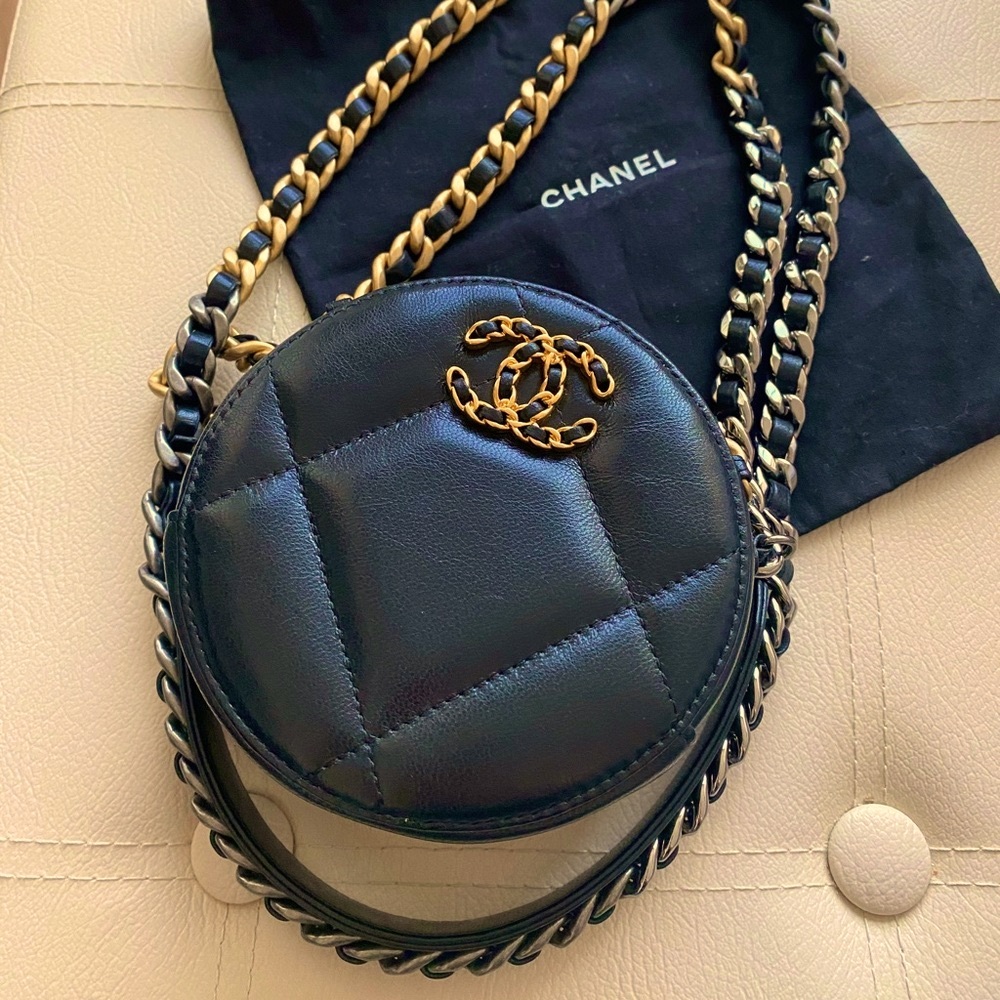 Chanel 19 Round Clutch leather chain crossbody bag